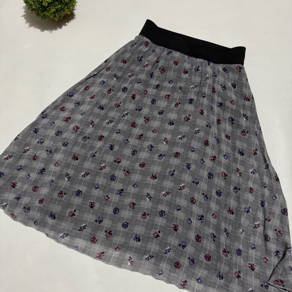 Elle Gray Floral Elastic Waist Long Modest Fit‎ Flare Midi Skirt Size XS